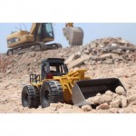 Huina RC Bulldozer with Die Cast Bucket and 2.4Ghz 6-Channel Radio System (Ready-to-Run) - CY1520